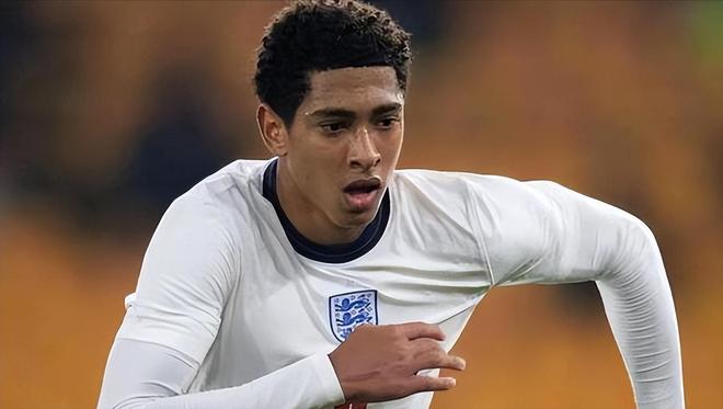 43.3米超远吊射破门，亚当斯创造本赛季英超最远距离进球（亚当斯43.3米超级吊射，刷新本赛季英超最远进球纪录）